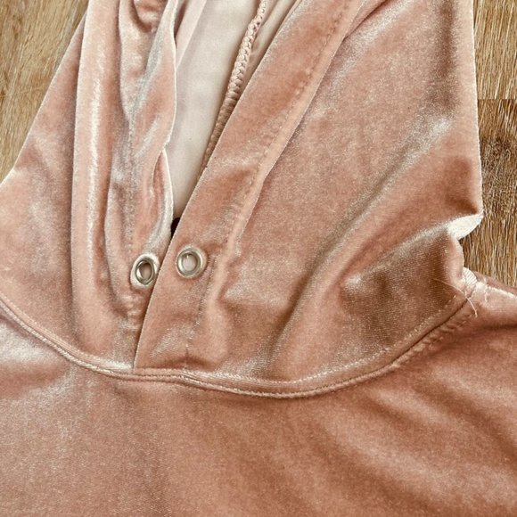 Lord & Taylor Design Lab rose pink velvet cropped hoodie - Picture 3 of 6